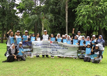Penyerahan Sertifikat Gathering kepada 137 peserta yang hadir dari 206 penerima beasiswa